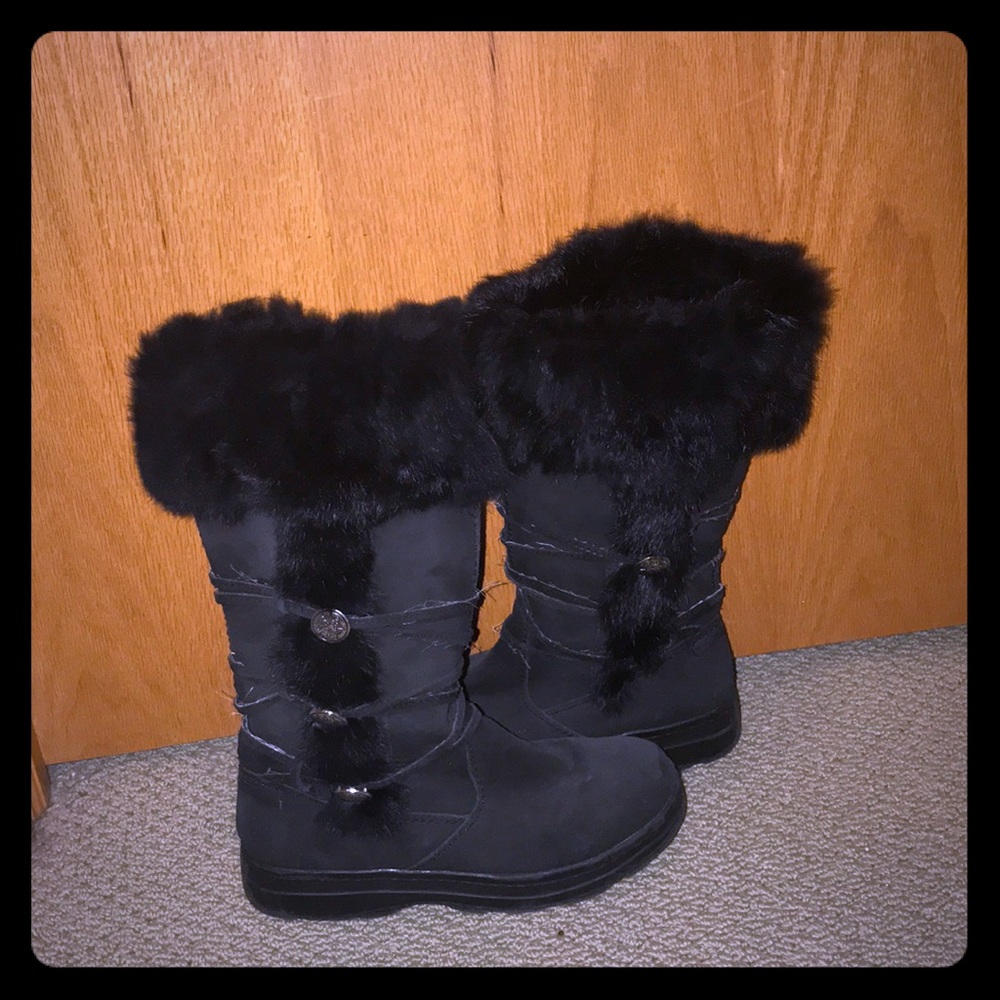 Minnetonka moccasin fur boots